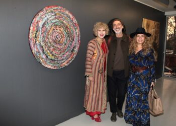 Çağdaş Ebru Sanatçısı ve TOÇEV Kurucusu Ebru Uygun’dan Yeni Sergisi “Metanoya”ya renkli açılış