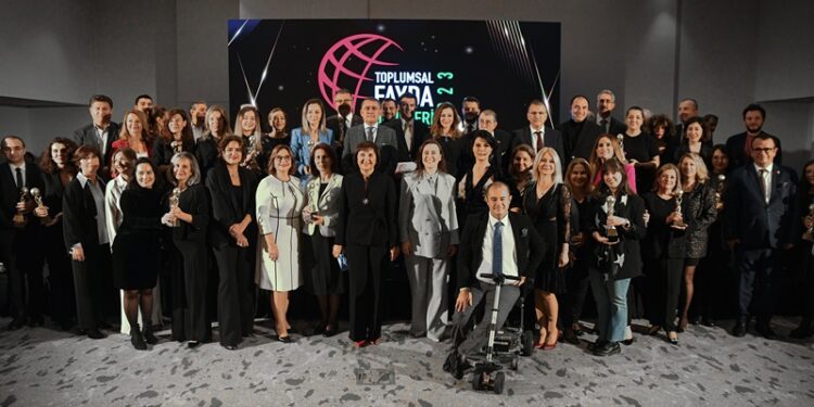 Toplumsal Fayda Ödülleri sahipleri ile buluştu