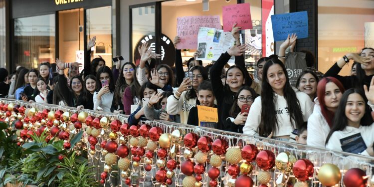 İmza kuyruğu  ‘3391 Kilometre’yi aratmadı!