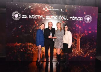 Mercedes-Benz Kamyon, 2023 yılındaki yaratıcı projeleriyle Kristal Elma ve Felis ödülü almaya hak kazandı