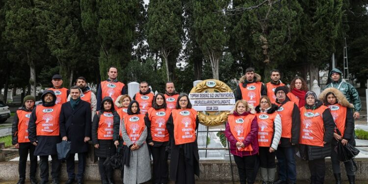 Toprak ve Yaprak Dede ölüm yıl dönümlerinde özlemle anıldı