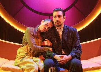 Ceyla Odman ve Çağlar Ertuğrul’u sahnede buluşturan ‘Override oyununun prömiyeri  DasDas’ta gerçekleşti