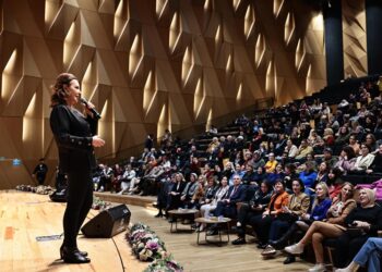 Usta Oyuncu Perihan Savaş Denizlili kadınlarla buluştu