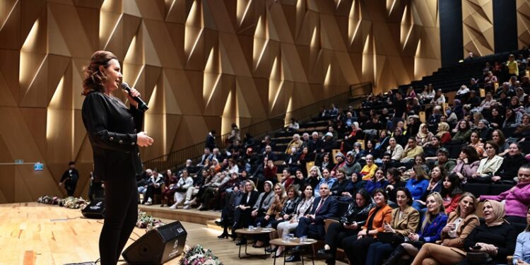 Usta Oyuncu Perihan Savaş Denizlili kadınlarla buluştu