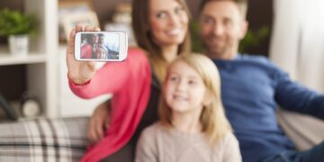 Çocuğunuzu sosyal medyada paylaşmadan önce dikkat etmeniz gereken 7 nokta