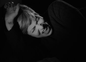 Deniz Arcak’tan Deprem şarkısı