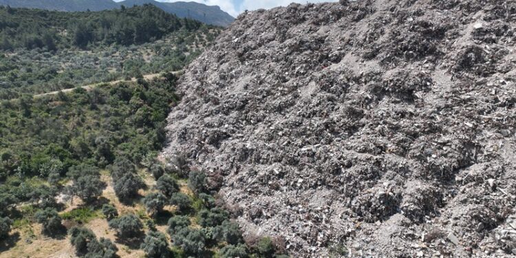 TEMA Vakfı’ndan çarpıcı çalışma: Hatay’daki enkaz atıkları zehir saçıyor