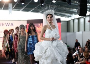 Zeliha Sunal’dan ‘Bir İleri Geri Dönüşüm’ Defilesi