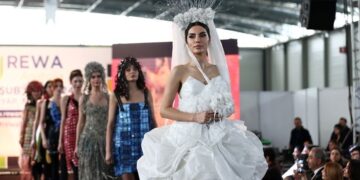 Zeliha Sunal’dan ‘Bir İleri Geri Dönüşüm’ Defilesi