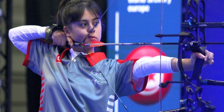 Muğlalı okçu Hazal Burun Avrupa şampiyonu oldu