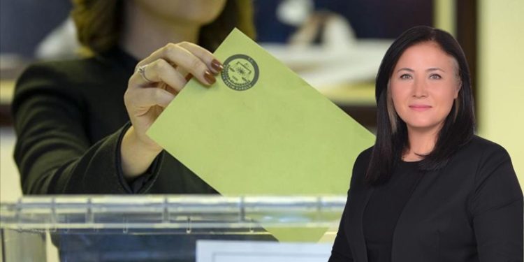 Siyasette yeniden ‘bıyıklı’ tartışması: Çankaya DP Belediye Başkan Adayı İrem Taşpınar kesilen pankartlarına isyan etti