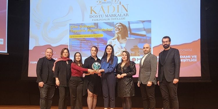 Mplus Türkiye’ye kadın dostu markalar platform’undan farkındalık ödülü