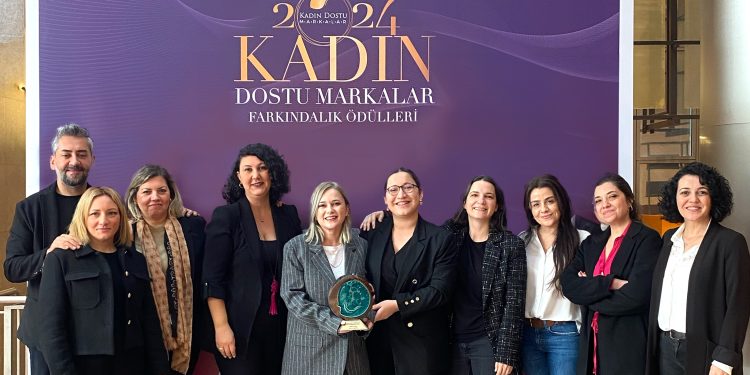 Allianz Türkiye’nin “Bir Kız Gelecek” Programına   “Eğitimde Fırsat Eşitliği” Ödülü