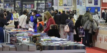 Kitap tutkunları Bursa’ya akın ediyor