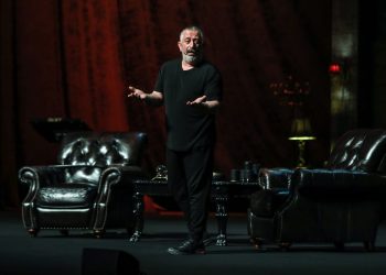 Cem Yılmaz “Geleceğin Hekimleri” için sahneye çıktı