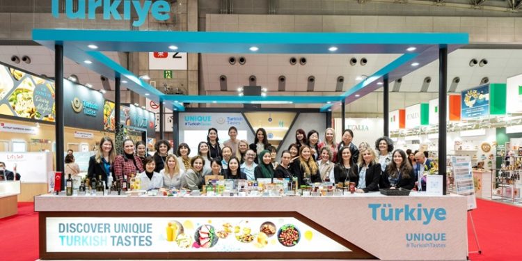 Türk ihracatının amazonları 8 Mart’ta 11 bin km ötede Japonya’da gıda ihracatımızı artırmak için işlerinin başındaydı
