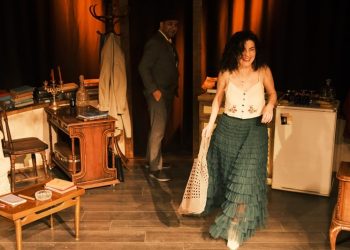 Ece Özdikici’nin yeni projesi ” Salıncakta İki Kişi”