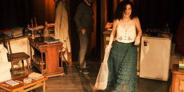 Ece Özdikici’nin yeni projesi ” Salıncakta İki Kişi”