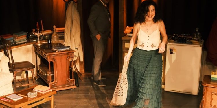 Ece Özdikici’nin yeni projesi ” Salıncakta İki Kişi”