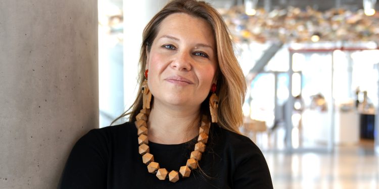 İdil İlkin ile “Genç Salı” Atölyesi: Sanatın İcrası