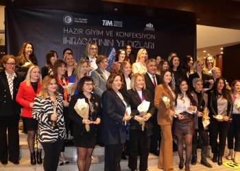 Moda endüstrisinin yıldızları ödüllerine kavuştu