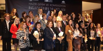 Moda endüstrisinin yıldızları ödüllerine kavuştu