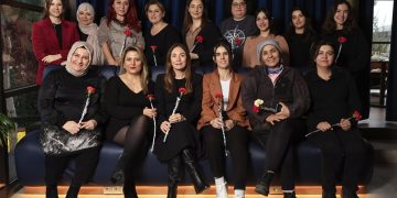 Uber, sektörde sayısı çok az olan kadın taksi sürücülerini destekliyor