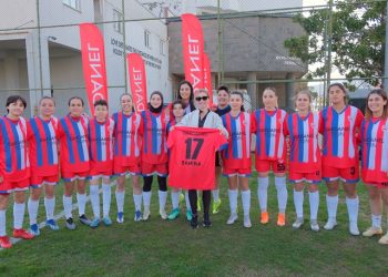 Dardanel Kadın Futbol Takımı’na Şahika Ercümen desteği