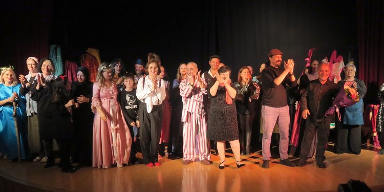 Dünya Tiyatro Gününde ‘‘Fısıldaşan Replikler’’