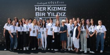 Mercedes-Benz Türk, “Yıldız Kız”larının Başarısını Pakodemy ile destekliyor