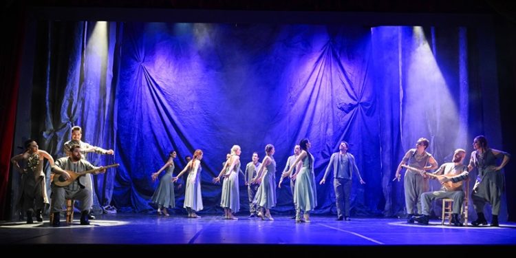 Türkülerin Coşkusunu İZDOB Sahneye taşındı