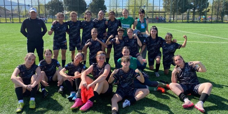 Eskişehirli Kadın Futbol Takımı namağlup liderliğini sürdürüyor