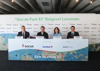 Engin Altan Düzyatan’ın plastik kirliliğine dikkat çeken “Sen De Fark Et” belgeselinin lansmanı gerçekleşti