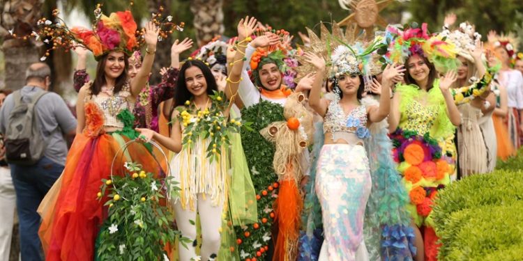 Milyonlarca Kişi Karnaval için Adana’da buluştu