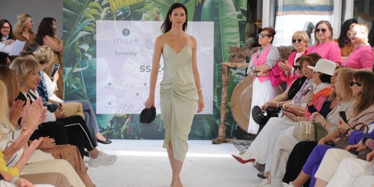 Yeşim Veryeri Misey markası ile ilk defilesini yaptı