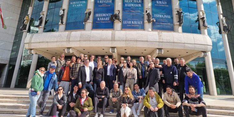 “Savaş ve Barış” Budapeşte’de göz doldurdu