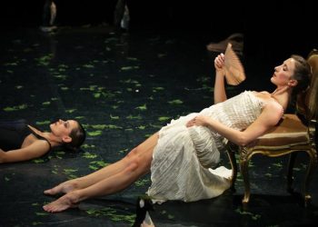 İO Tiyatro Festivali kapsamında dans, akrobasi ve komedinin iç içe geçtiği ‘Soirée’ Das Das’a konuk oluyor