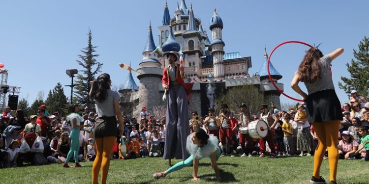 Eskişehir Büyükşehir Belediye Başkanı Ayşe Ünlüce’den çocuklara şenlik daveti