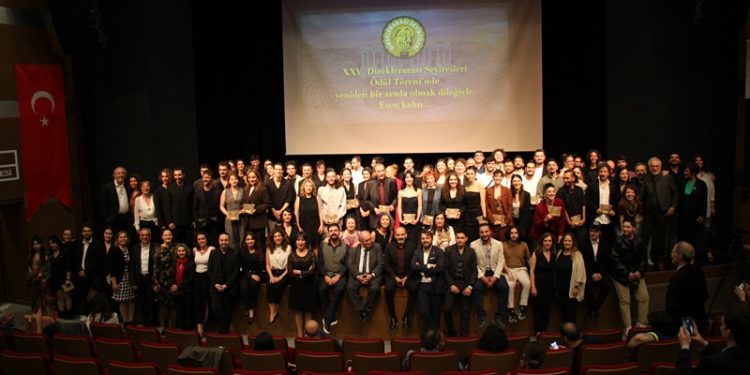 Sahne tasarım ödülü “Savaş ve Barış”ın