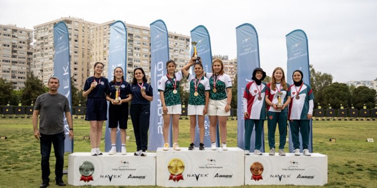 Muğlalı okçulardan Hazal Burun Türkiye şampiyonu oldu