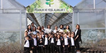 Doğaya sarılan eller