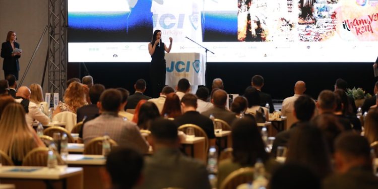 Yaratıcı Liderlik Zirvesi Efes Selçuk’ta başladı