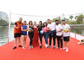 Ünlü simalar karnaval sergisini Adana’da yaşadı