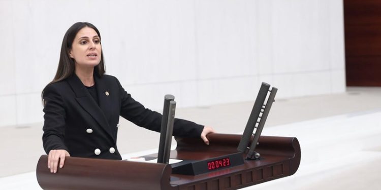 Muğla Milletvekili Avukat Gizem Özcan’dan Turizm Kanunu Tepkisi; “Sarayın dehlizlerinde yandaşların çıkarlarına kanun yapmaktan vazgeçin”