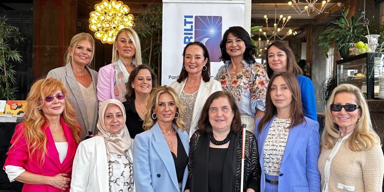 Parıltı Görmeyen Çocuklara Destek Derneği anneler günü yemeğinde buluştu