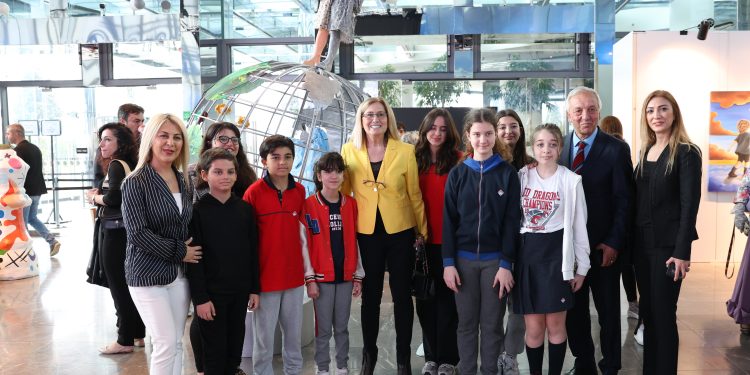 6. Çocuk Sanat Bienali “Barış ve Çocuk” Temasıyla gerçekleşti