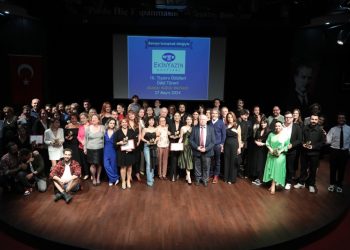 Klasikler Repertuvarına 3 ödül