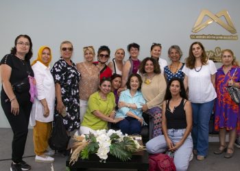 İpek Ongun Adab-ı Muaşeret kurallarını anlattı