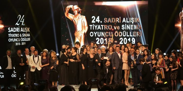 25. Sadri Alışık Tiyatro Sinema Oyuncu ödülleri