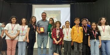 Matematik şampiyonları madalyalarını aldı